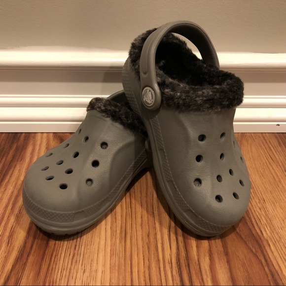 crocs fuzz lined clogs